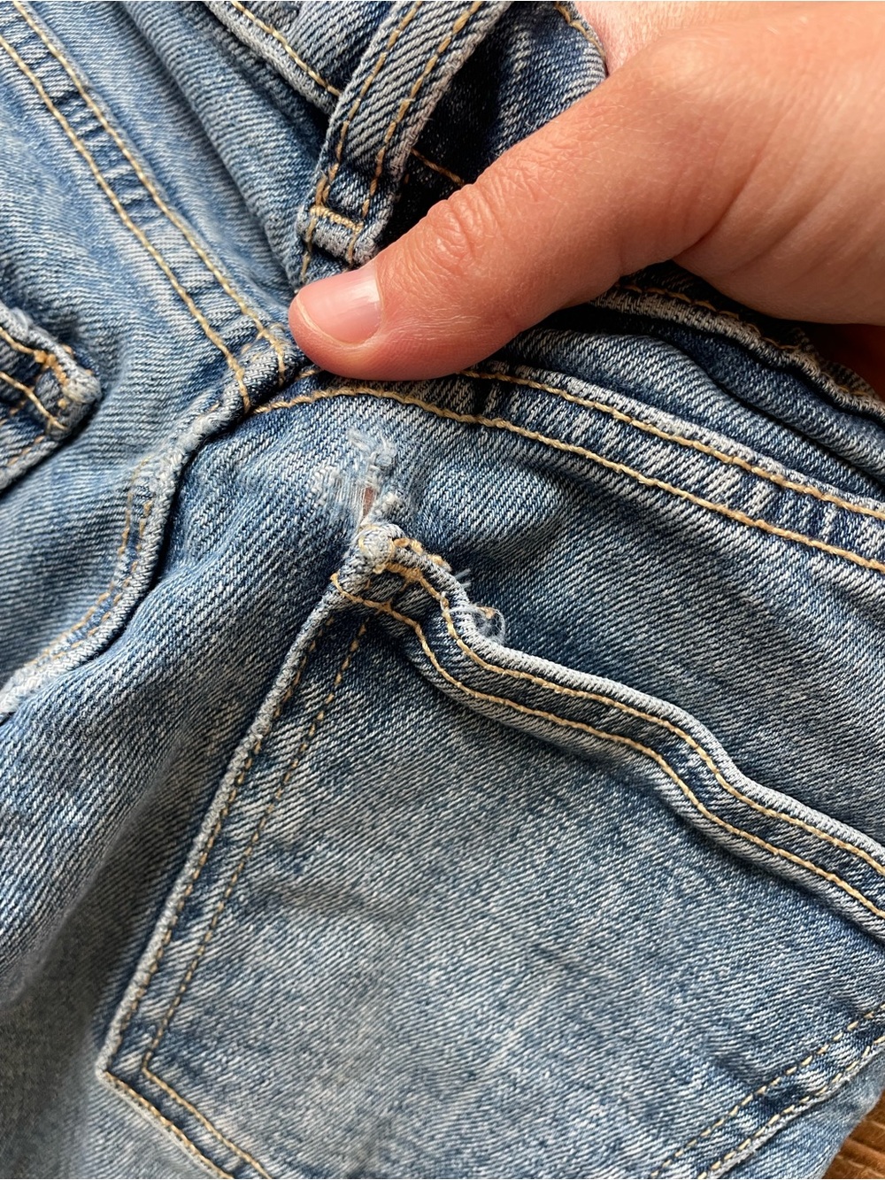 Zara Women's Straight Jeans in Light Blue Wash - Picture 6 of 6